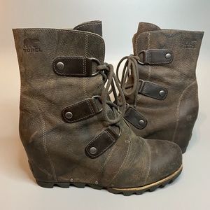 Sorel Joan of Arctic Lace up Wedge Grill Dark Brown 9.5